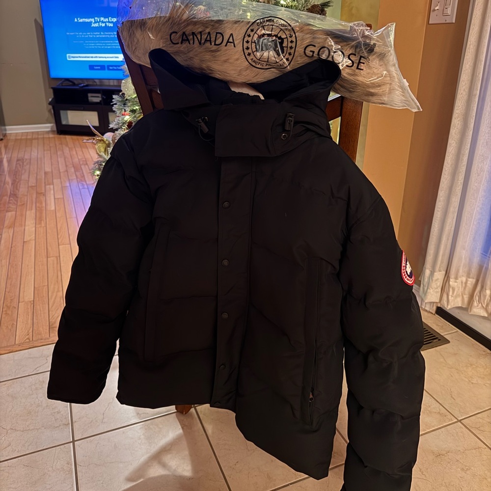 Canada Goose Men's Black Puffer Jacket